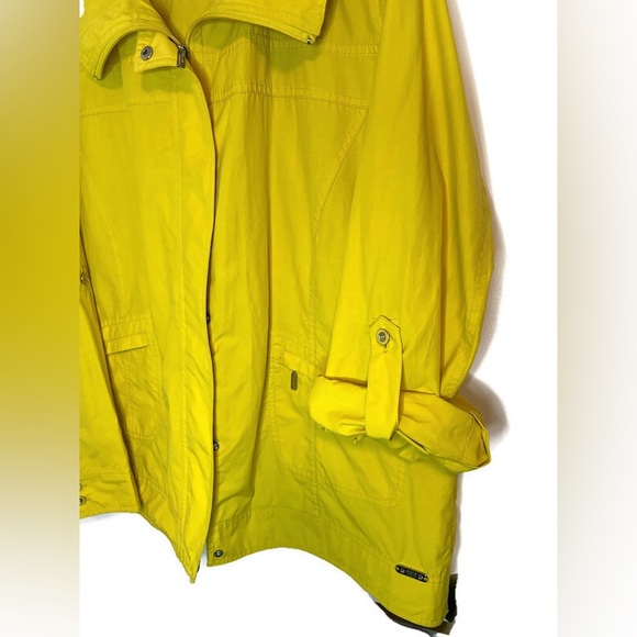 Jacket Marigold yellow, silver details,size 20, long & short sleeve convertible. - Picture 4 of 16